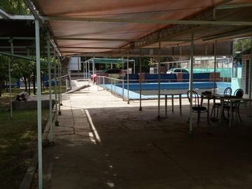 VENTA PROPIEDAD SALON PILETA QUINCHO BAÑOS COCINAS
