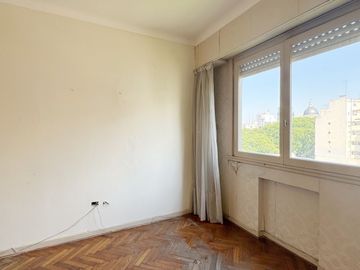 VENTA DPTO 3 AMB CON DEPENDENCIA BALCÓN EN FLORES