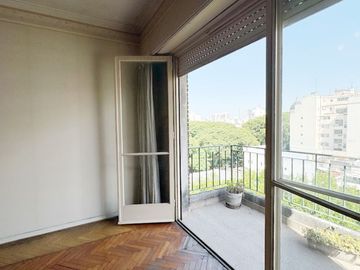 VENTA DPTO 3 AMB CON DEPENDENCIA BALCÓN EN FLORES