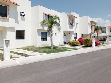 CASA EN RENTA CON AMENIDADES EN SONTERRA QUERETARO