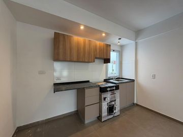 Departamento dos ambientes en alquiler en Wilde Centro