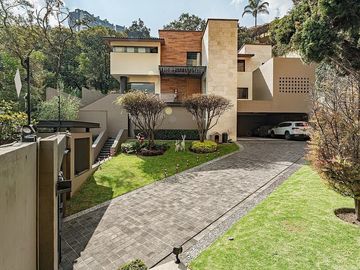 EN VENTA CASA EN LOMAS COUNTRY