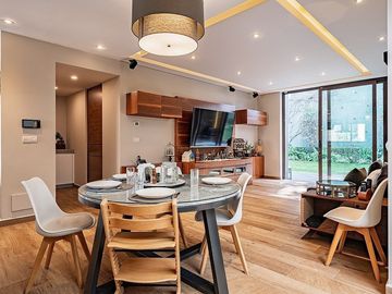 EN VENTA CASA EN LOMAS COUNTRY