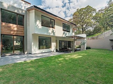 EN VENTA CASA EN LOMAS COUNTRY