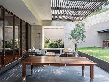EN VENTA CASA EN LOMAS COUNTRY