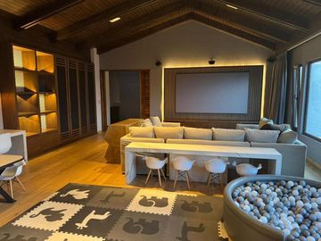 EN VENTA CASA AMUEBLADA EN LOMAS COUNTRY