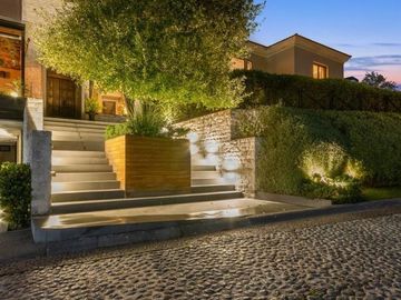 EN VENTA CASA AMUEBLADA EN LOMAS COUNTRY