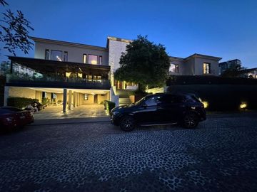 EN VENTA CASA AMUEBLADA EN LOMAS COUNTRY