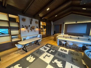 EN VENTA CASA AMUEBLADA EN LOMAS COUNTRY