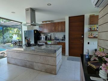 Casa en venta con páneles con gran terreno.