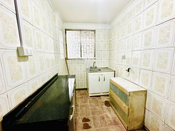 Casa en arriendo c/ estacionamiento en Rojas Magallanes