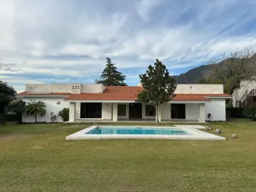 Casa en renta en Zona Valle Poniente, Santiago, Nuevo León