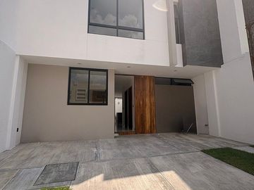 Casa nueva en paisajes del tesoro