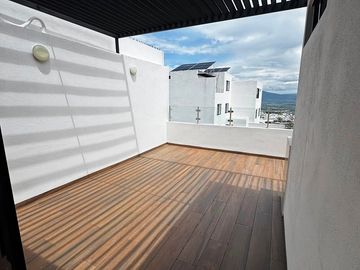 Renta Casa en Zibata con amenidades premium