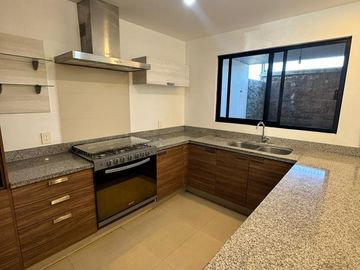Casa en renta en bosques del pedregal por punta del Est