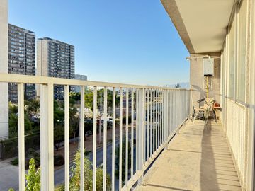 Amplio departamento, vista despejada, 1 E 1 B
