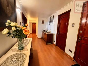Departamento Amplio y Remodelado en Providencia