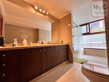 Departamento Amplio y Remodelado en Providencia