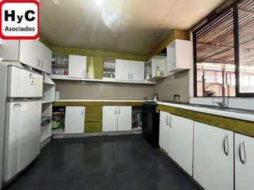 CASA EN PASAJE CERRADO