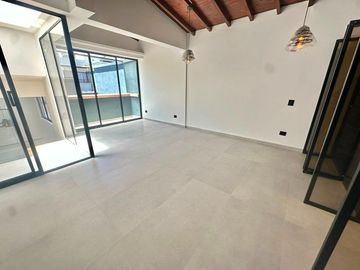 CASA EN ARRIENDO UBICADA EN MEDELLÍN POR EL SECTOR POBLADO