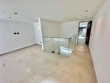 CASA EN ARRIENDO UBICADA EN MEDELLÍN POR EL SECTOR POBLADO