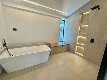 CASA EN ARRIENDO UBICADA EN MEDELLÍN POR EL SECTOR POBLADO
