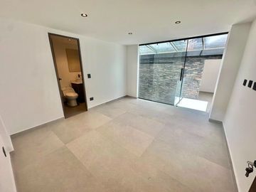 CASA EN ARRIENDO UBICADA EN MEDELLÍN POR EL SECTOR POBLADO