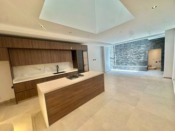 CASA EN ARRIENDO UBICADA EN MEDELLÍN POR EL SECTOR POBLADO