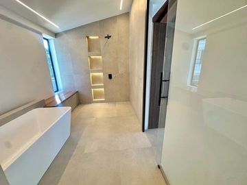 CASA EN ARRIENDO UBICADA EN MEDELLÍN POR EL SECTOR POBLADO