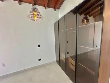 CASA EN ARRIENDO UBICADA EN MEDELLÍN POR EL SECTOR POBLADO
