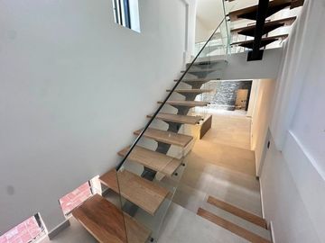 CASA EN ARRIENDO UBICADA EN MEDELLÍN POR EL SECTOR POBLADO