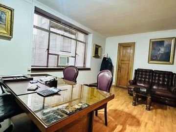 OFICINA 3 PRIVADOS + 2 BAÑOS - HUÉRFANOS CON BANDERA