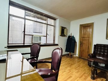 OFICINA 3 PRIVADOS + 2 BAÑOS - HUÉRFANOS CON BANDERA