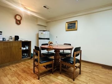 OFICINA 3 PRIVADOS + 2 BAÑOS - HUÉRFANOS CON BANDERA