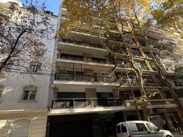 Beruti  al 3800 y República Arabe Siria. Piso. Sup 157 m2. Balcón al frente. Cochera