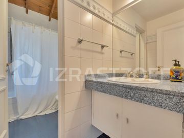 Casa en lote central