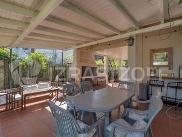 Casa en lote central
