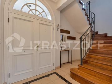 Casa en lote central