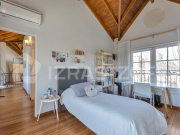 Casa en lote central