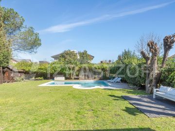 Casa en lote central