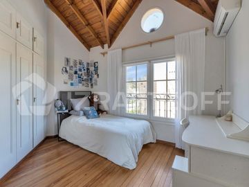 Casa en lote central