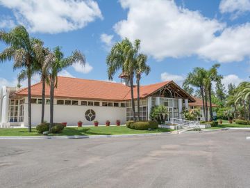 Casa en lote central