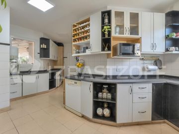 Casa en lote central
