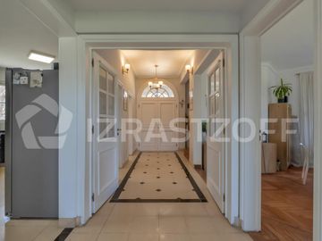 Casa en lote central