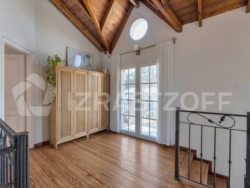 Casa en lote central