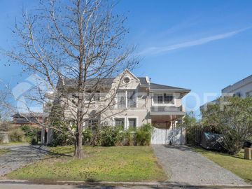 Casa en lote central