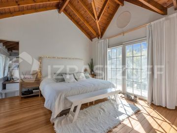 Casa en lote central