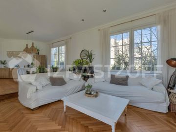 Casa en lote central