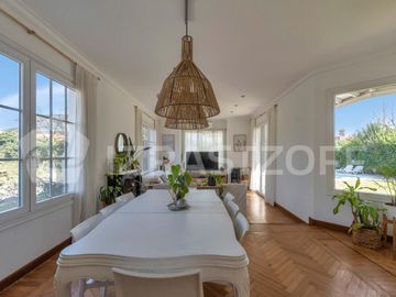 Casa en lote central