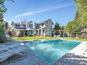 Casa en lote central